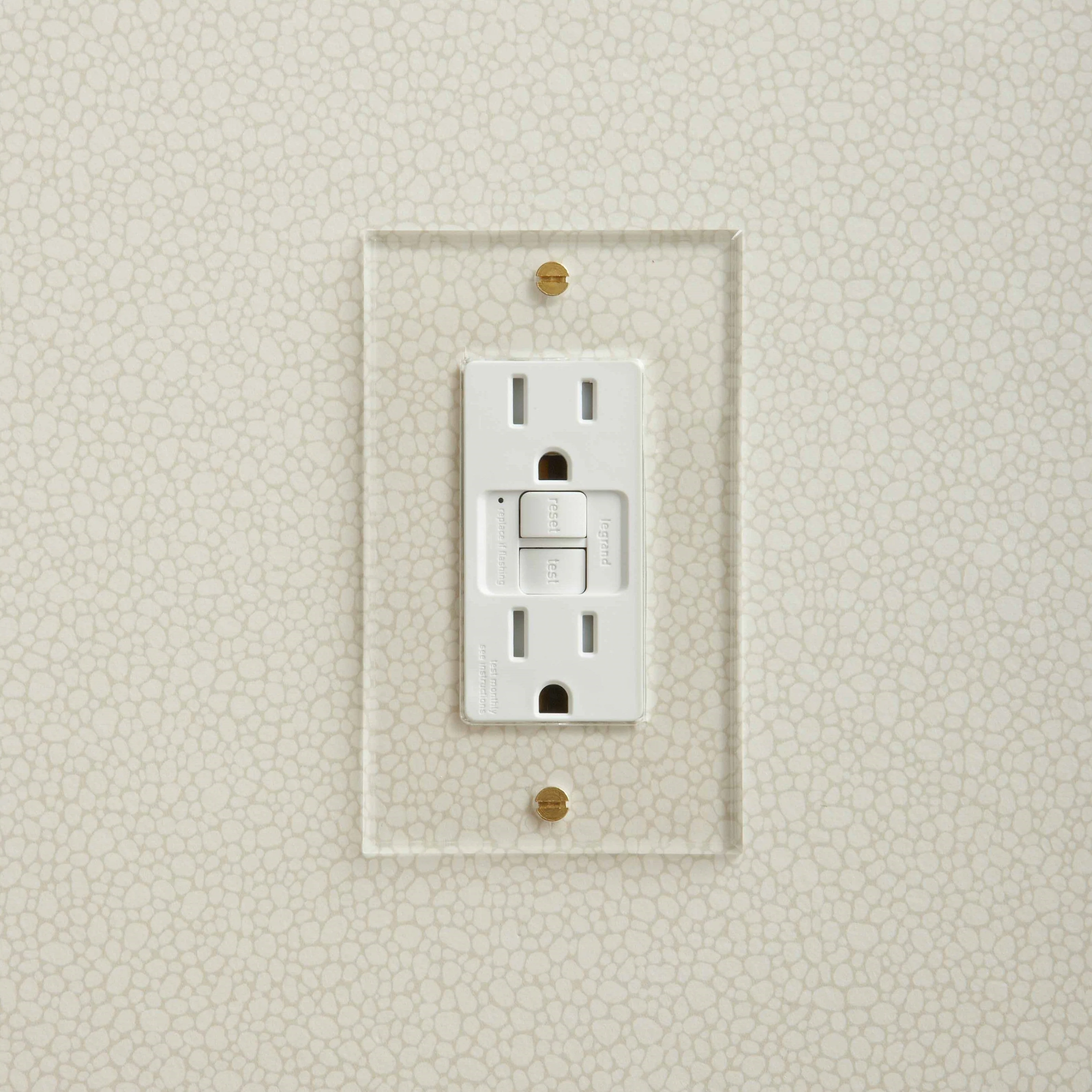 Invisible Plate 1 Gang Outlet by Forbes & Lomax - Image 4