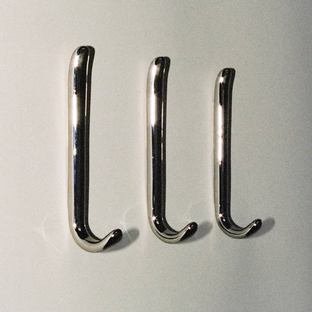 Luis Hook - Image 3
